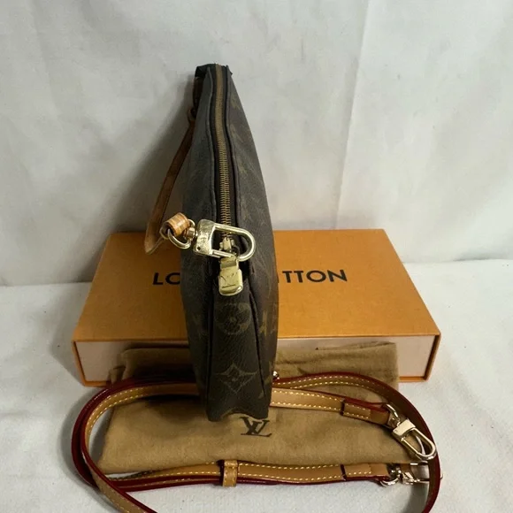 Louis Vuitton Pochette Accessory - Picture 3 of 11